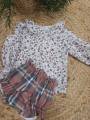 Conjunto camisa flores + ranita cuadros (leotardos no incluidos)