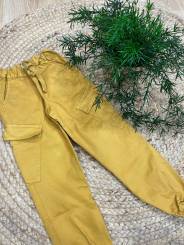 Pantalón jogger mostaza con bolsillos elásticos